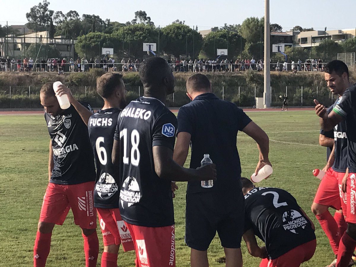 CFBPFC's tweet photo. Pause fraîcheur pour les 2 équipes ! Il fait très chaud ici #EFSBER #AllezBpfc Toujours 0-0 https://t.co/p6yH4hnvMQ