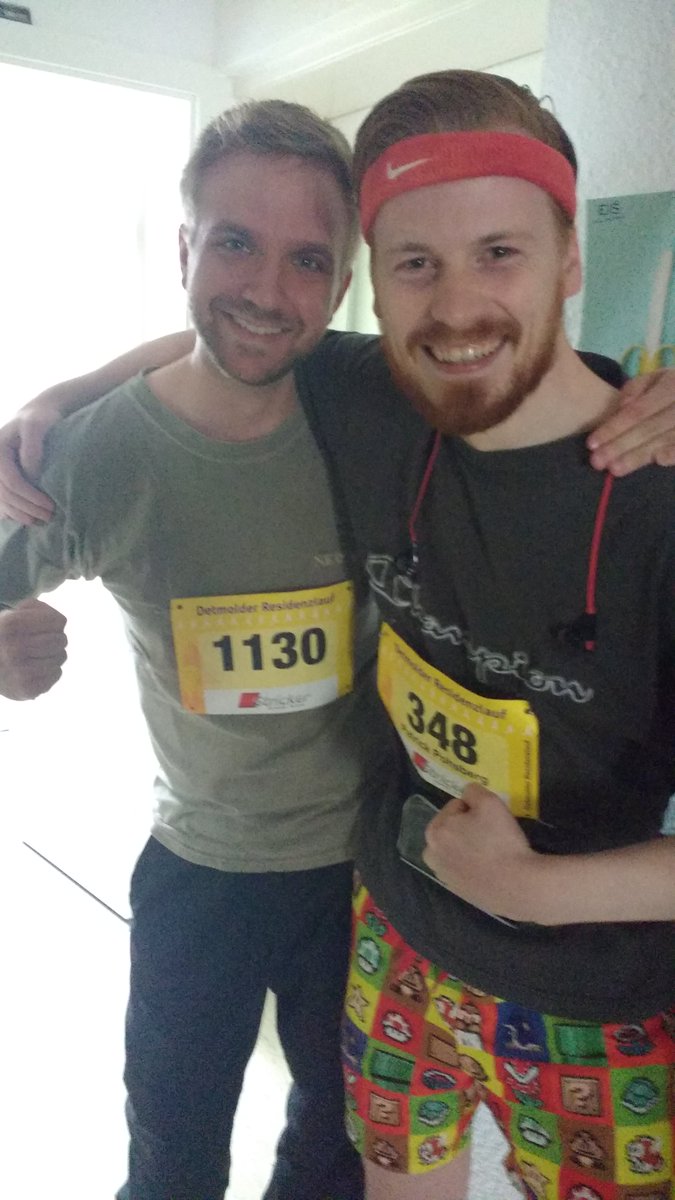 tin0r_'s tweet photo. Gleich geht's los! @moep0r & @uberkrome #bromance #roterblitz https://t.co/rkkxw3wROT