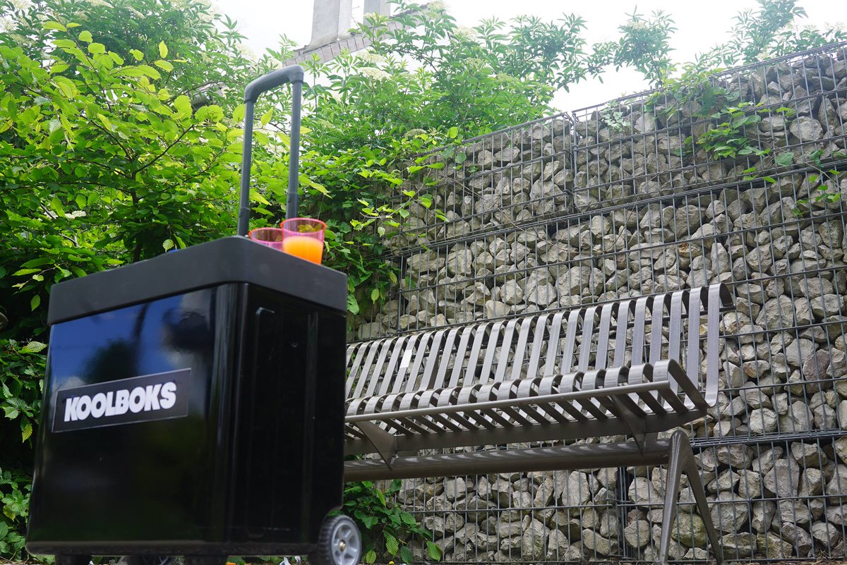 Découvrez la Koolboks. Elle vous permet d'écouter de la musique, recharger votre mobile et autres. #koolboks #glacière #cooler