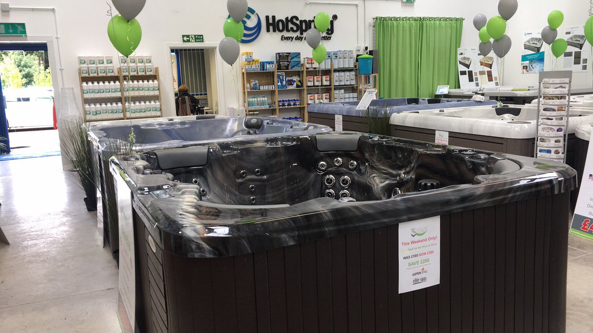 NWalesHotTubs's tweet photo. Welcome to our lovely new customers today in our new showroom ! Thank you for choosing us 😊 https://t.co/9zy8x1VSvr