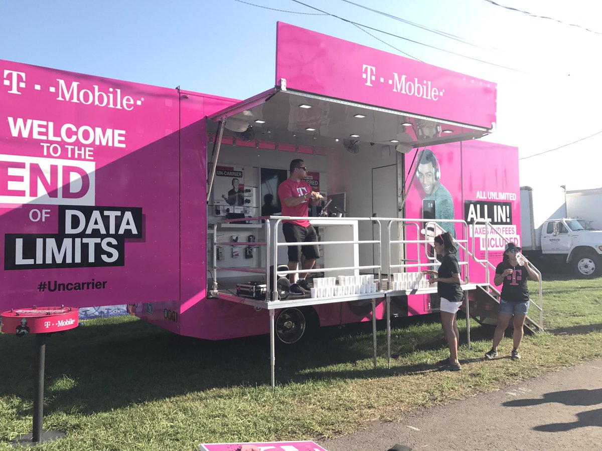 CrownOfTheMMA's tweet photo. Hey #MANASSAS ! It's the LAST day for the #PWCFair .. stop by & get hooked up by #MagentaPrime! https://t.co/ejh70taYF2