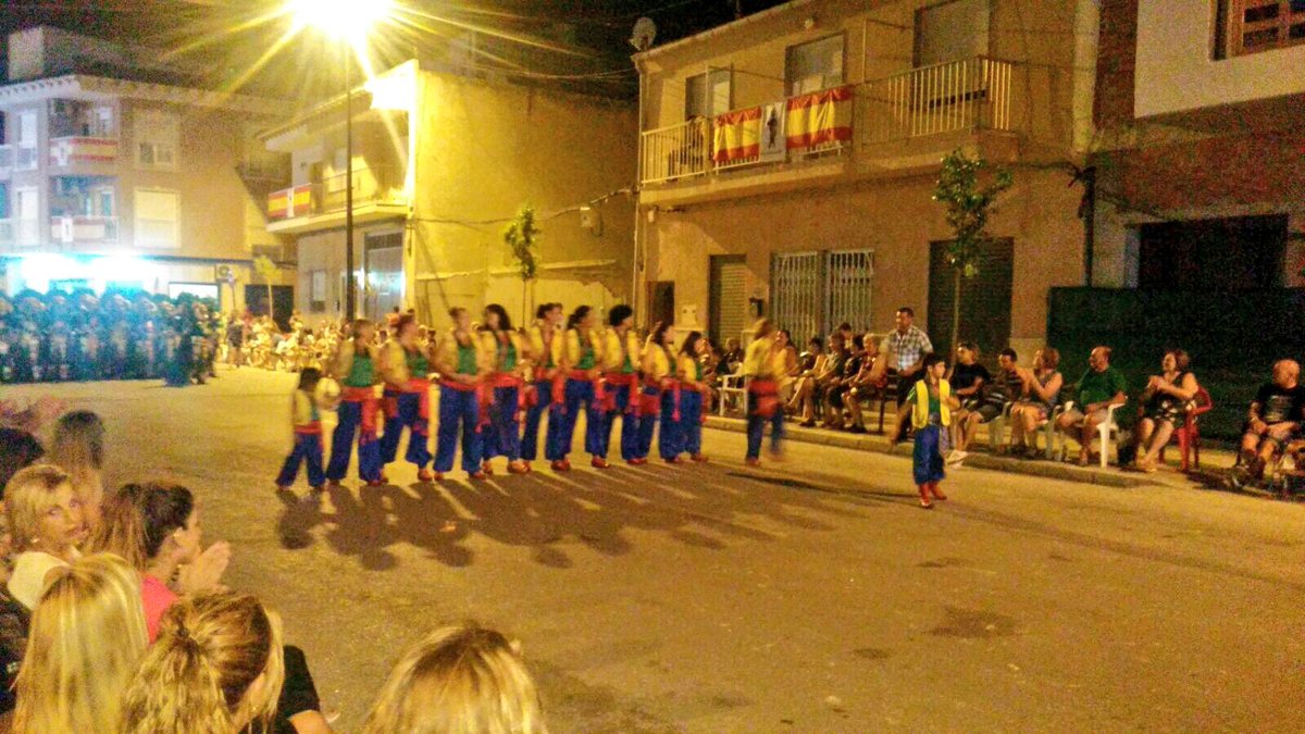 AparicioDamaso's tweet photo. Esta noche nos encontramos celebrando las #FiestasPatronalesSanBartolomé dond hemos disfrutado d su tradicional desfile d  #MorosyCristianos https://t.co/arr223QE91