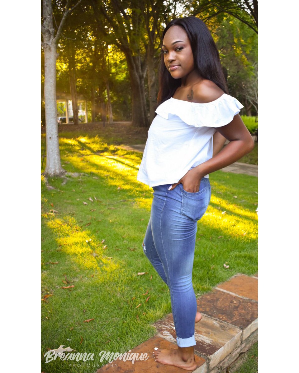 hippiebml's tweet image. ima 21 yo graphic artist/photographer that designs digital art ! Your RT could help someone looking for an artist on your TL. Thanks ❤️