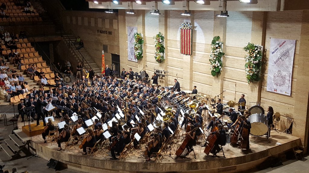 MARINVSC's tweet photo. Concierto Mano a Mano de Buñol. Primera parte CIM LA ARMÓNICA  👏👏👏 https://t.co/VANsG4OgAr