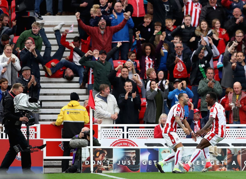 Footballtweet's tweet photo. When your new signing bags a debut goal.

😂😂😂😂 https://t.co/p7eK6PzPj5