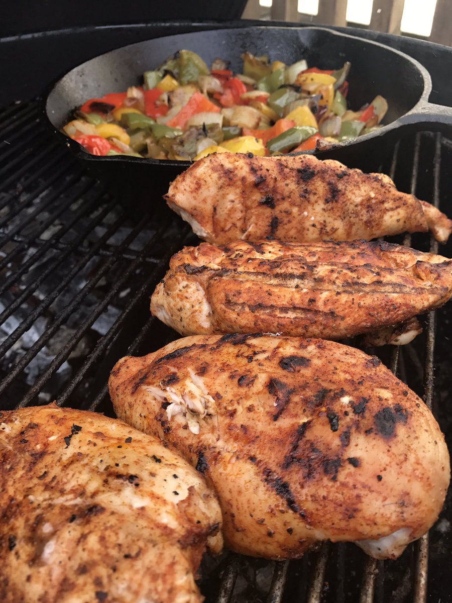 mprsaunders's tweet photo. Fajita sesh down the caravan. Skirt steak rubbed with #angusandoink MooMami. Chicken rubbed with #fireflybbq Kansas #UKBBQweek #webergrills https://t.co/gvP9M8QiFX
