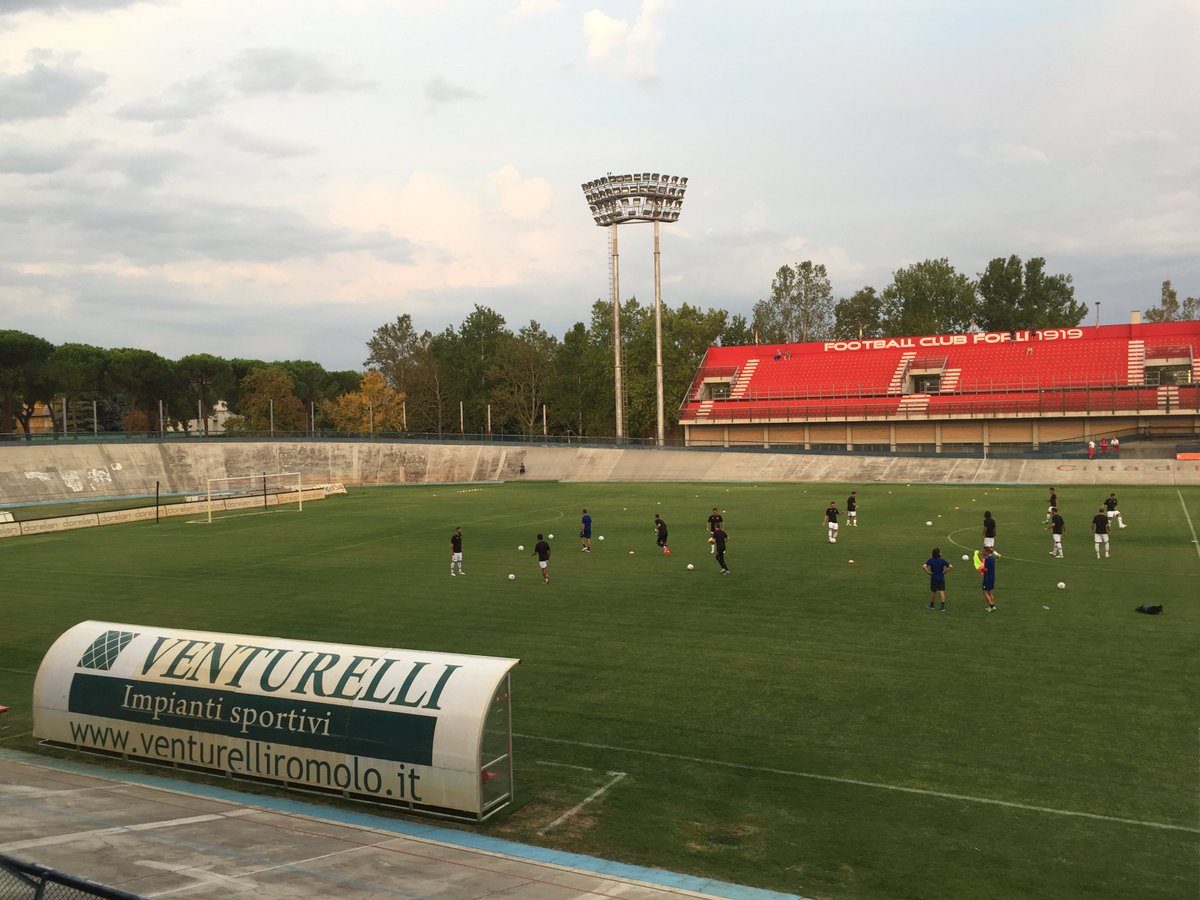 Riscaldamento in corso sul prato del Morgagni per il Cesena!
Alle 20:30 inizia il 2º Memorial Silver Sirotti. 
#MemorialSirotti