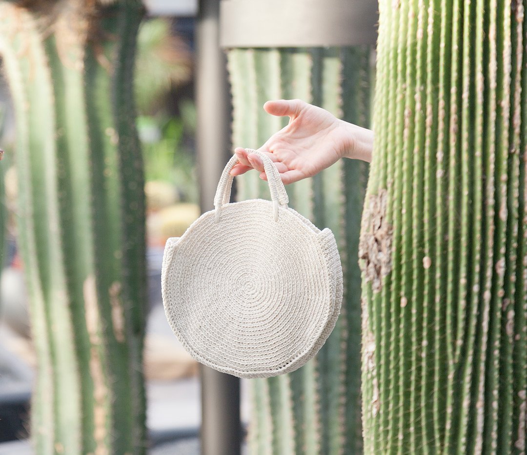 Este último proyecto DIY me tiene enamorada >>>fabricadeimaginacion.com/diy-bolso-redo…