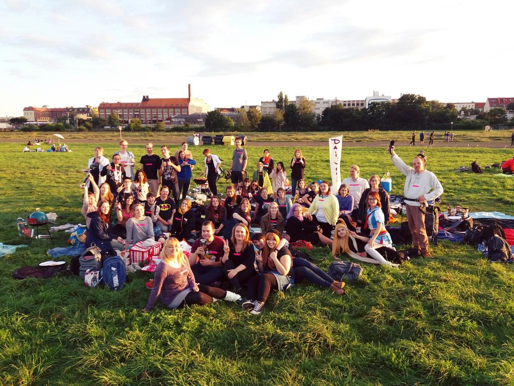 Das Gruppenfoto vom #showgruppengrillen mit <a href="/TNT_hochzwei/">TNT²</a> @SerenataBerlin <a href="/para2connection/">Para Para Connection</a> <a href="/ChocolatexMusic/">ChocolateMusic ist umgezogen!</a> <a href="/MocchiComplexx/">Mocchis</a>