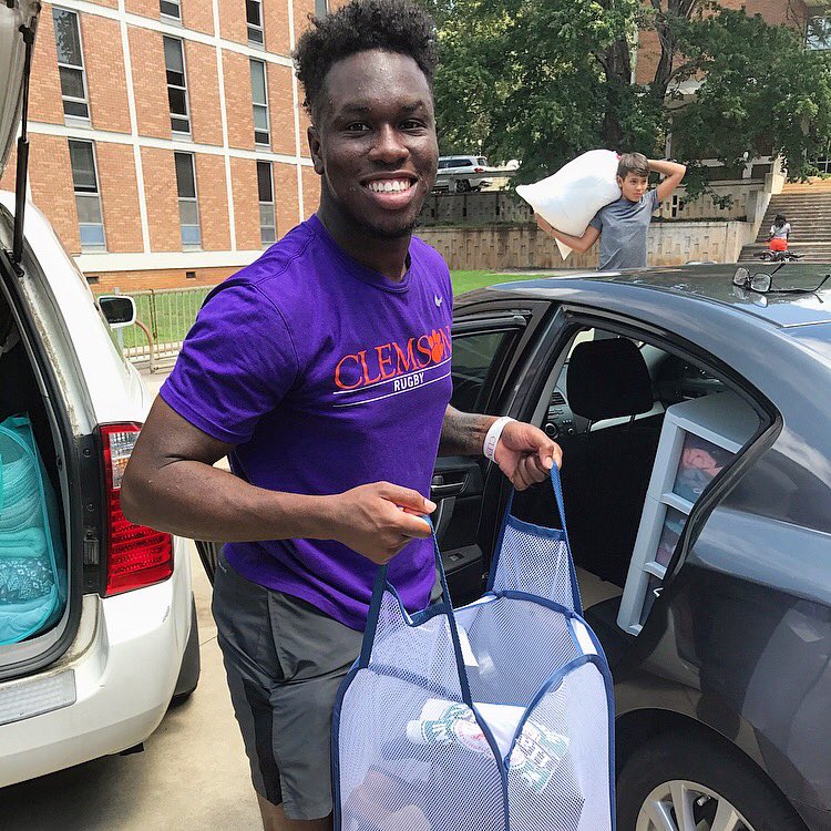 ClemsonRugby's tweet photo. Clemson Rugby players  helping the new Tigers move in today at freshman move in! #clemsonfamily #clemsonrugby https://t.co/LkJx2lgj70