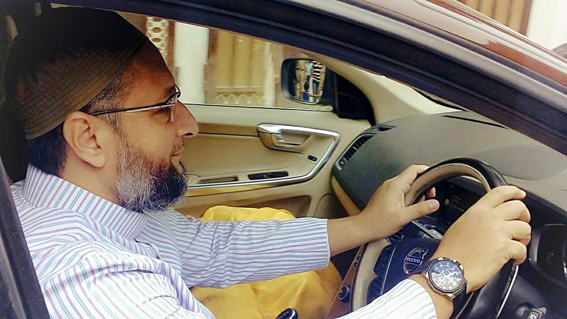 AzeemQuadri2's tweet photo. #No_Security #No_BodyGuard
#No_Driver #One_ManArmy #Barriester Asaduddin Owaisi Sahab.
Boss one man army https://t.co/UnSzP8TRa1