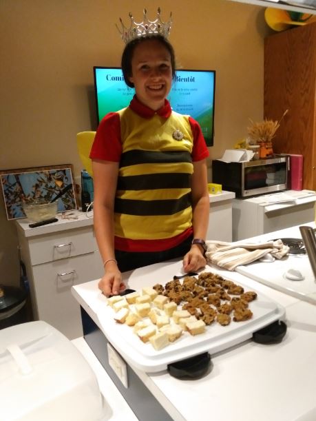 AgMuseum's tweet photo. Bee our guest! Drop by the Demonstration Kitchen at 2:30 for some delicious honey trail mix cookies! #QueenBeeParty https://t.co/V0Q23SOBpD https://t.co/B6VHCGKo7g