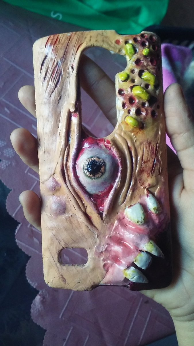 cursed_jester2's tweet photo. https://t.co/pNbc5CeKxK
#phone_cover 
#Ten_hours 
#Bloody_cover https://t.co/kvojZFifir