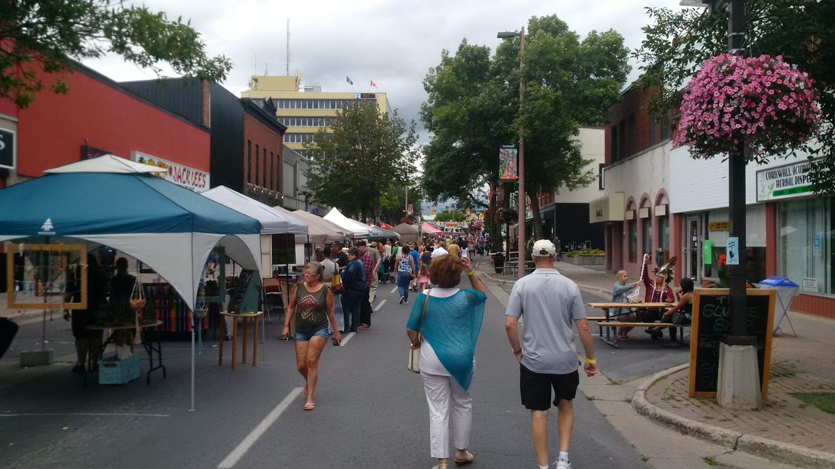 Things are busy down at Food Fest. Between Water and Third. @Beyond21hub https://t.co/lf5wBFHVJx