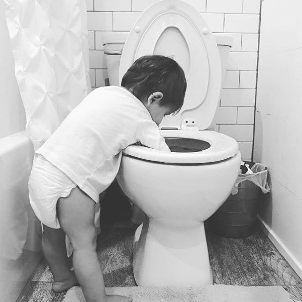 kidsareworst's tweet image. Potty humor. 
#GoneFishin 📷: @kileybuttacavoli #kidsaretheworst (#PKCs #DoYouKnowHowFilthyThatWaterIs #PottysAreNotForPlay #ThatIsNotGoodFo…