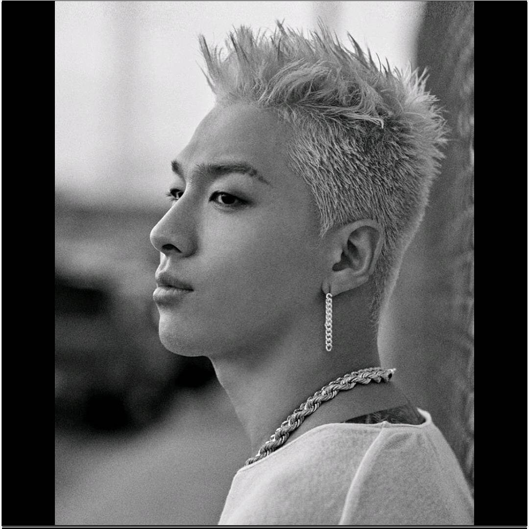 fromyg2's tweet photo. #TAEYANG #태양 #WHITENIGHT #백야 #白夜 #NEWALBUM #2MVs #RELEASE #TODAY #드디어오늘 #고생했다영배야#20170816 #6PM #YG https://t.co/bZbJkedyg5