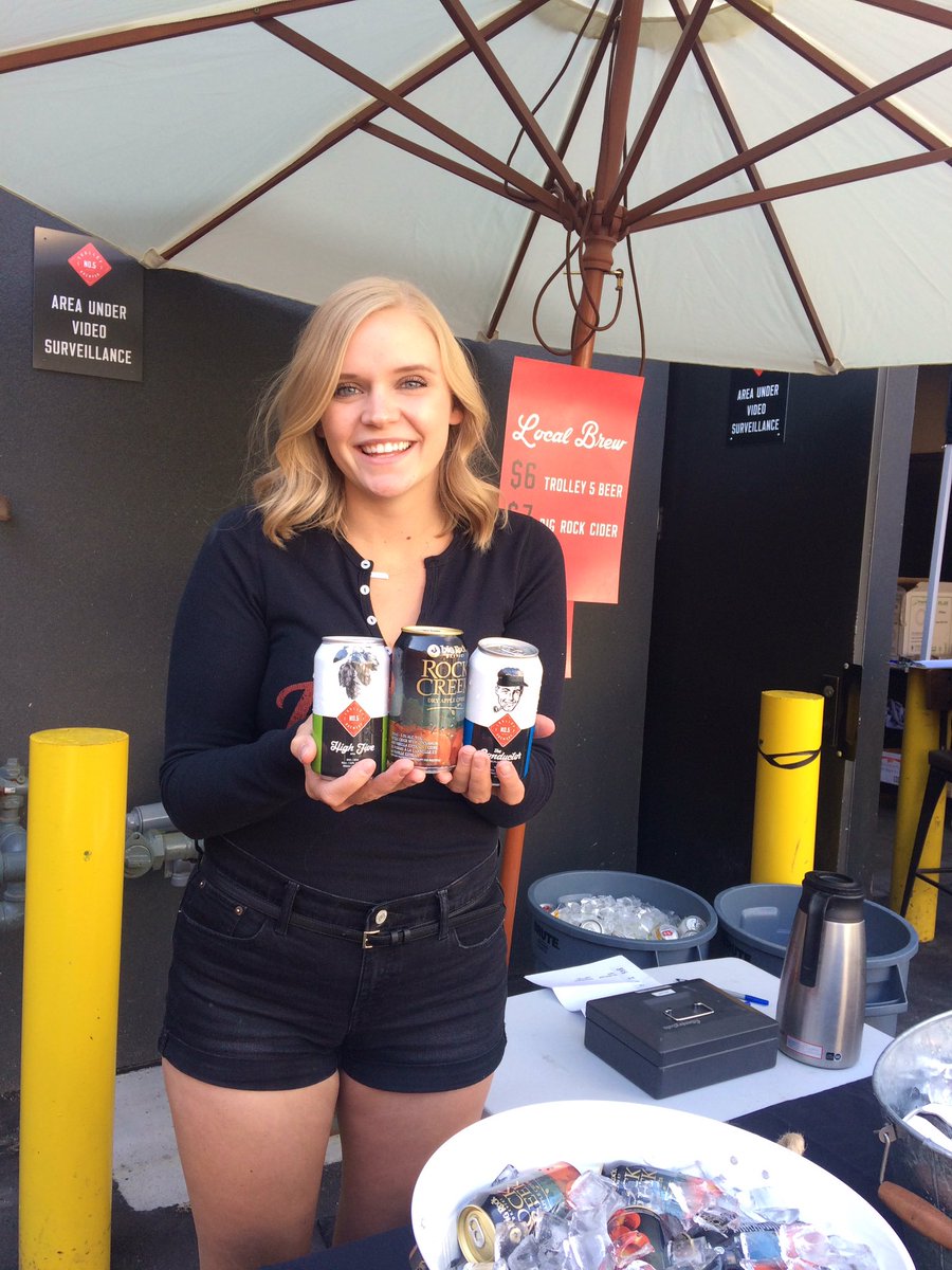 Trolley_5's tweet photo. Born &amp; Raised Festival is serving up your fave local brews! Join us for live local music, local brews &amp; BBQ! #communitybrewpub #BRFest https://t.co/DOaIIasFHi
