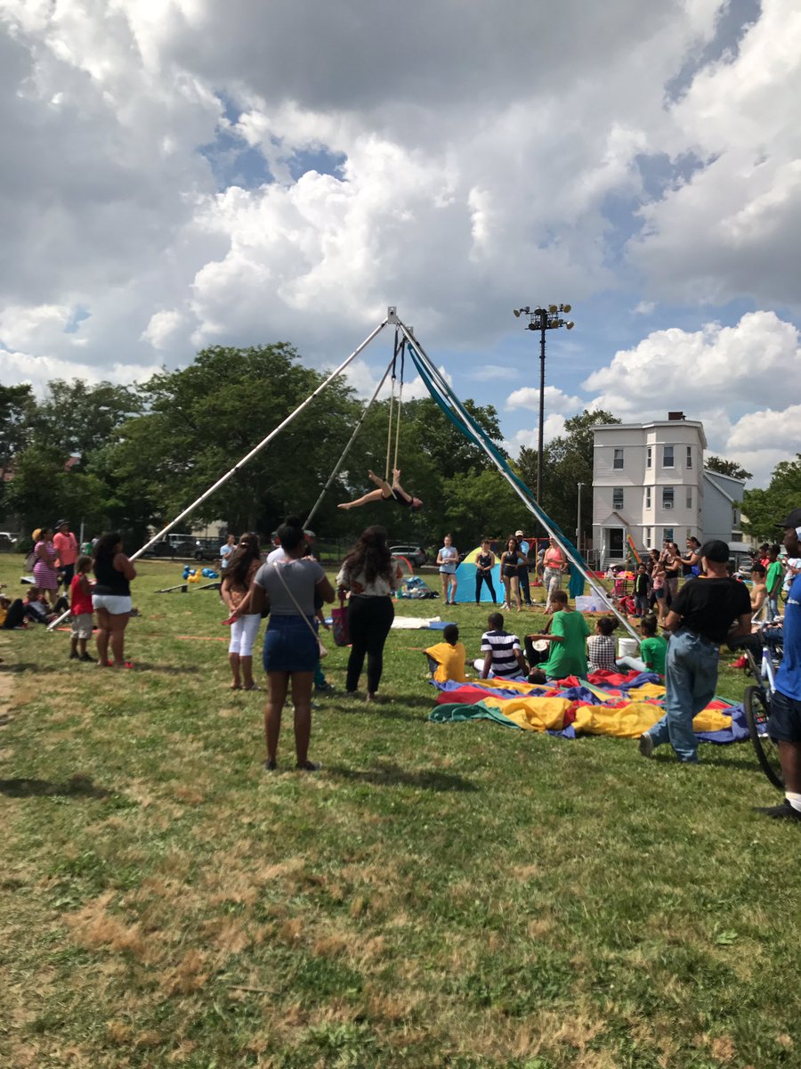 DSNI_org's tweet photo. #CircusUp with a great performance. we are just getting started. Don't miss out. #DSNI https://t.co/WlSDrKCtSY