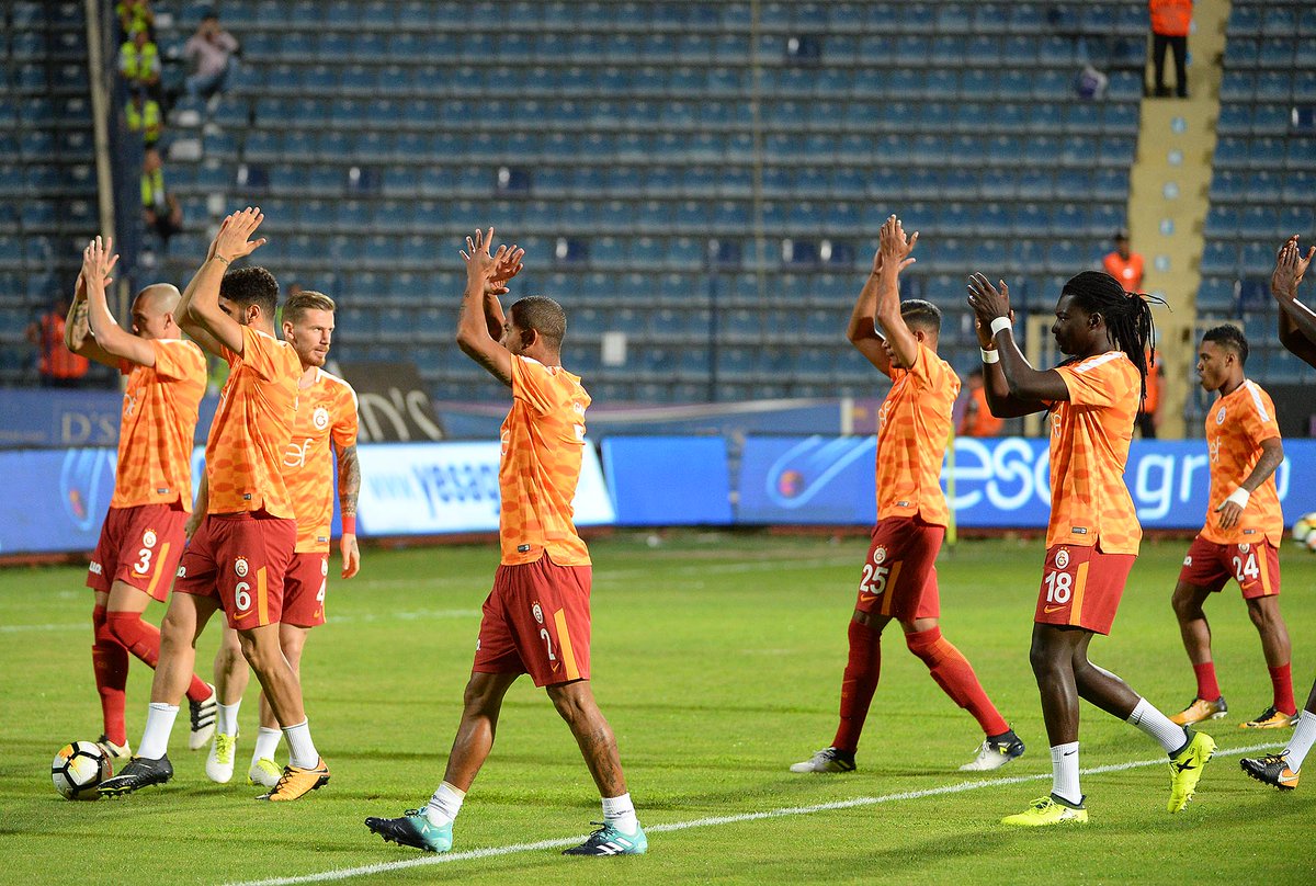 GalatasaraySK's tweet photo. Türkiye'nin dört bir yanından gelen büyük #Galatasaray taraftarı takımımızı Ankara'da yalnız bırakmıyor. #AnkaraDeplasmanSayılmaz #OSMvGS https://t.co/xIopcxNz24