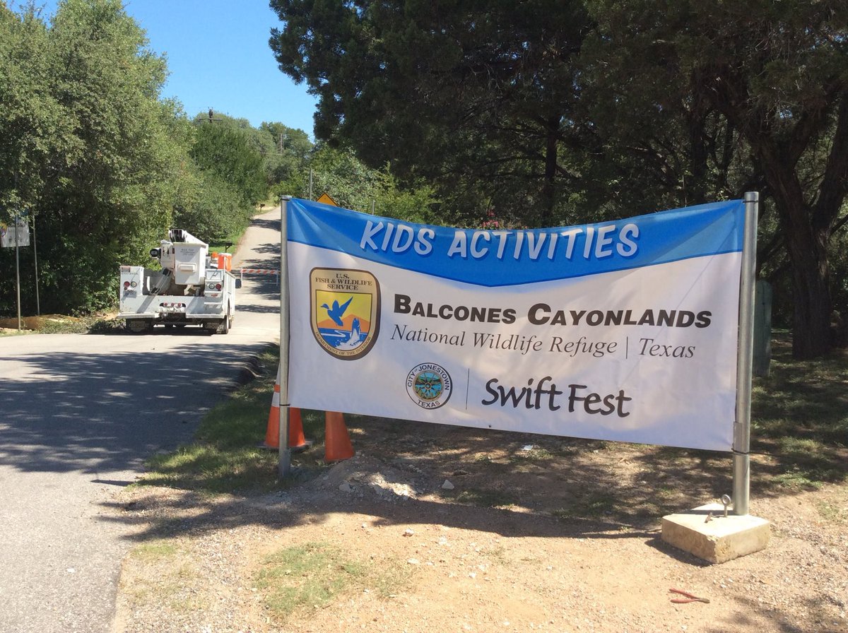 SwiftFest's tweet image. City workers and volunteers are hard at work getting ready for today&apos;s Swift Fest! Festivities begin at 4:30. We&apos;ll see you there! #TexasFun