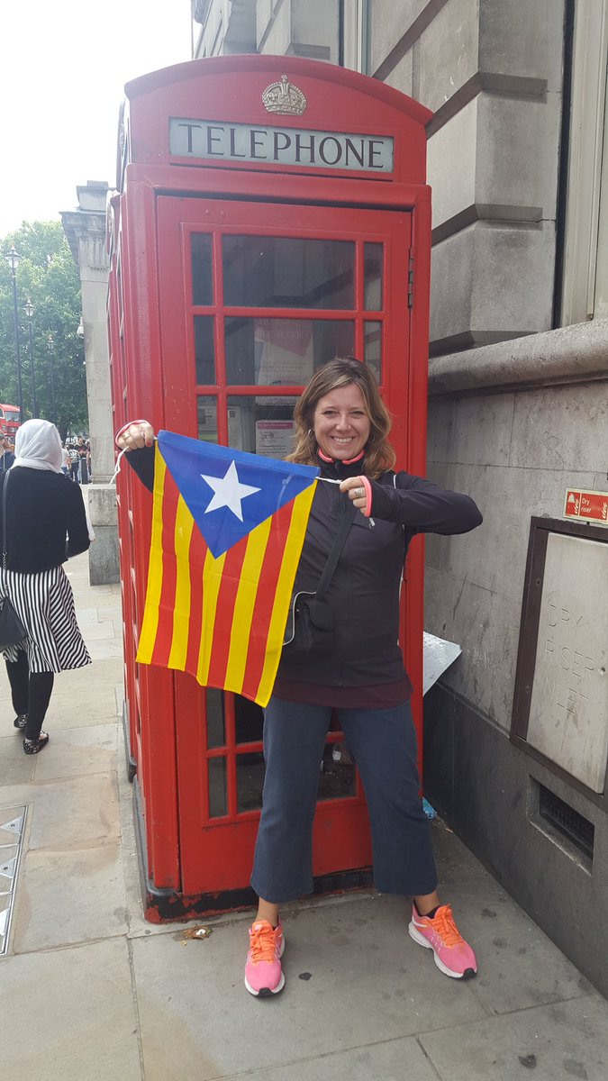 fanaletdestiu's tweet photo. #esteladago @sarabarnesa @Poliol fent país a Londres https://t.co/gRrHkcTRpr
