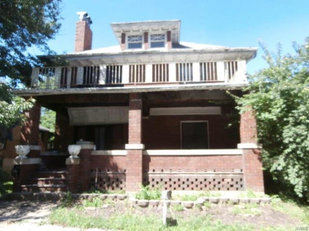 BroughtonTeam1's tweet photo. We are looking for a buyer on 620 North Third Street #Louisiana #MO  #realestate https://t.co/Ee7YmCJYQQ https://t.co/wZtiTJIinp