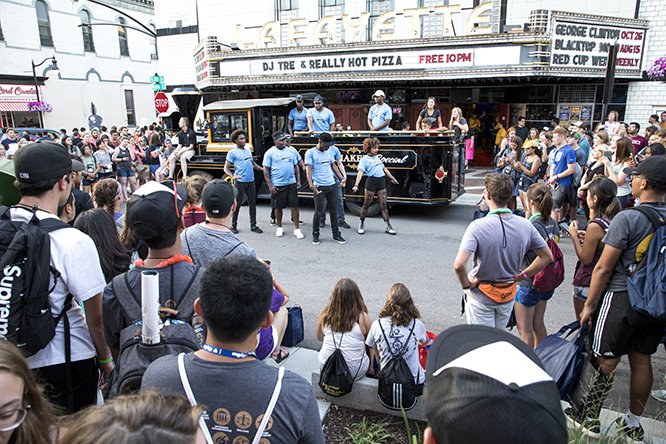 PurduePresident's tweet photo. Boiler Bridge Bash for new students in downtown Lafayette, on Forbesโ list for 1 of top cities for careers. @PurdueEngineers #BGR17 #BGRi https://t.co/zAlx50LTAp