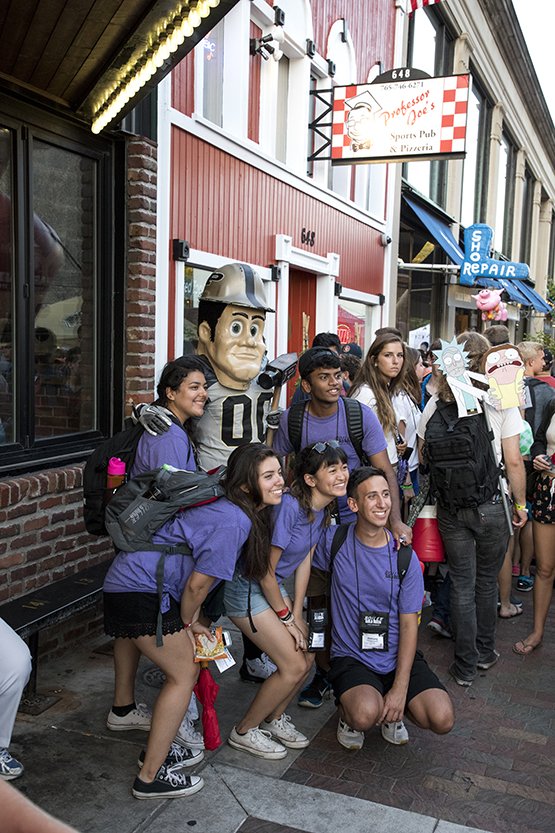 PurduePresident's tweet photo. Boiler Bridge Bash for new students in downtown Lafayette, on Forbesโ list for 1 of top cities for careers. @PurdueEngineers #BGR17 #BGRi https://t.co/zAlx50LTAp