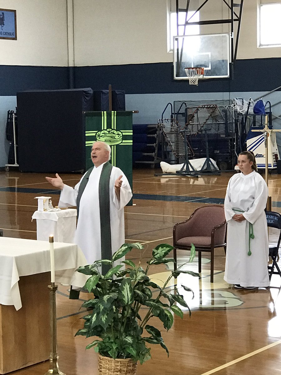 pcmrsg's tweet photo. First school mass of the year. #pccrusaders https://t.co/a0blrXQuw8