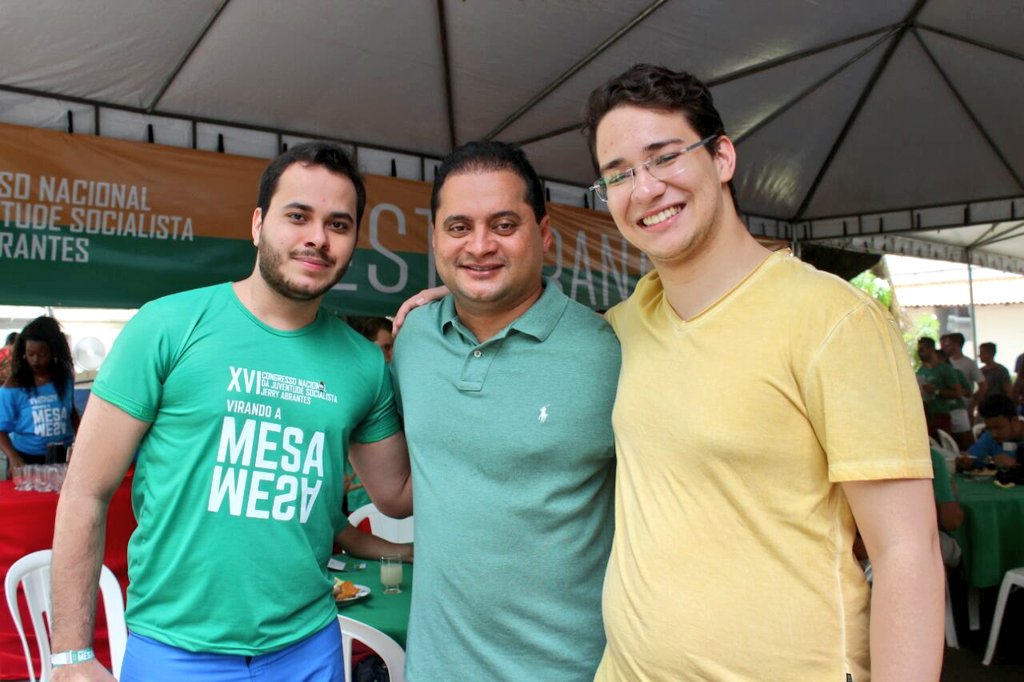 wevertonrocha's tweet photo. Almoço com os congressistas.
O clima do Conjus traz muitas recordações. É importante nunca deixar de acreditar na luta.
#Conjus #JSPDT https://t.co/Eteean3FOE