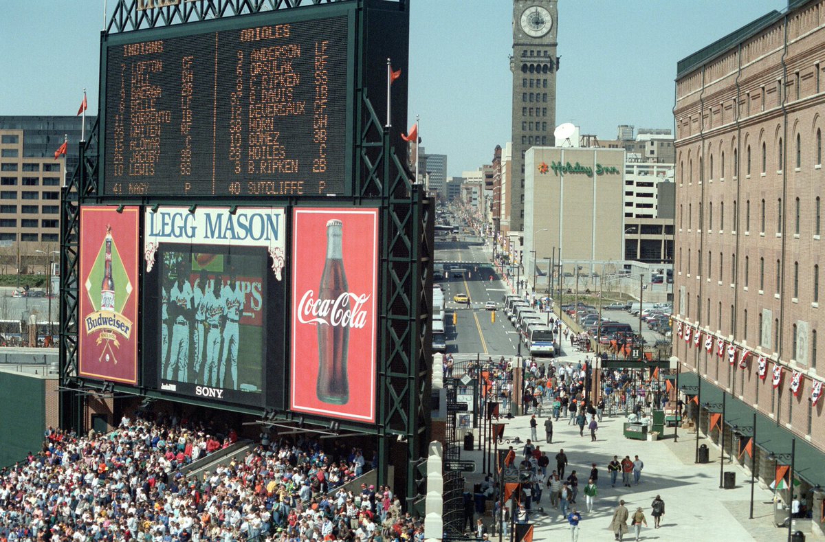 Orioles's tweet photo. #OsThrowback to 1992 Opening Day as we continue our 25th Anniversary of Oriole Park at Camden Yards celebration. #OPACY25 #WorldPhotoDay https://t.co/IyqkyT1L1Y