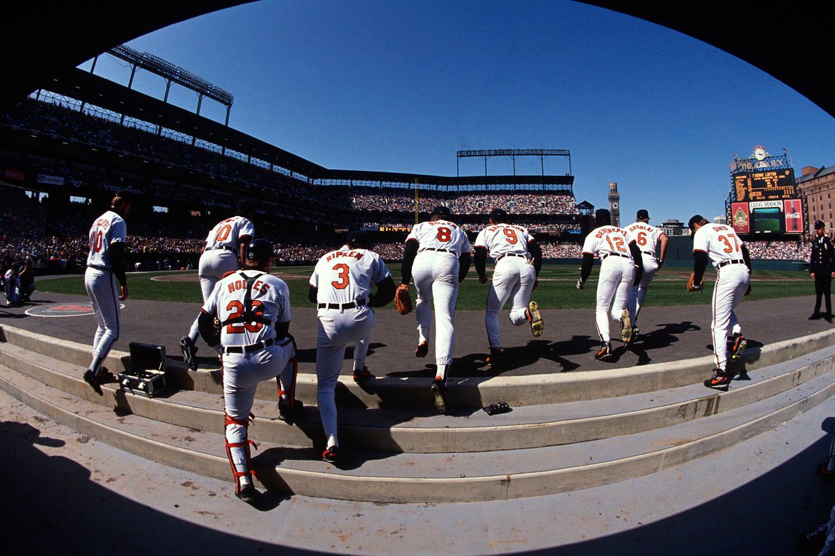 Orioles's tweet photo. #OsThrowback to 1992 Opening Day as we continue our 25th Anniversary of Oriole Park at Camden Yards celebration. #OPACY25 #WorldPhotoDay https://t.co/IyqkyT1L1Y