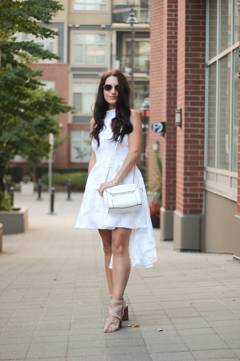 krystintysire's tweet photo. Going to @DinerenBlancVan ? Don't go without reading this first: https://t.co/2KeCOehcH2 #DEBVan #DEBvan2017 @evernewca #weekendbloghop https://t.co/n6MMKaY7wg