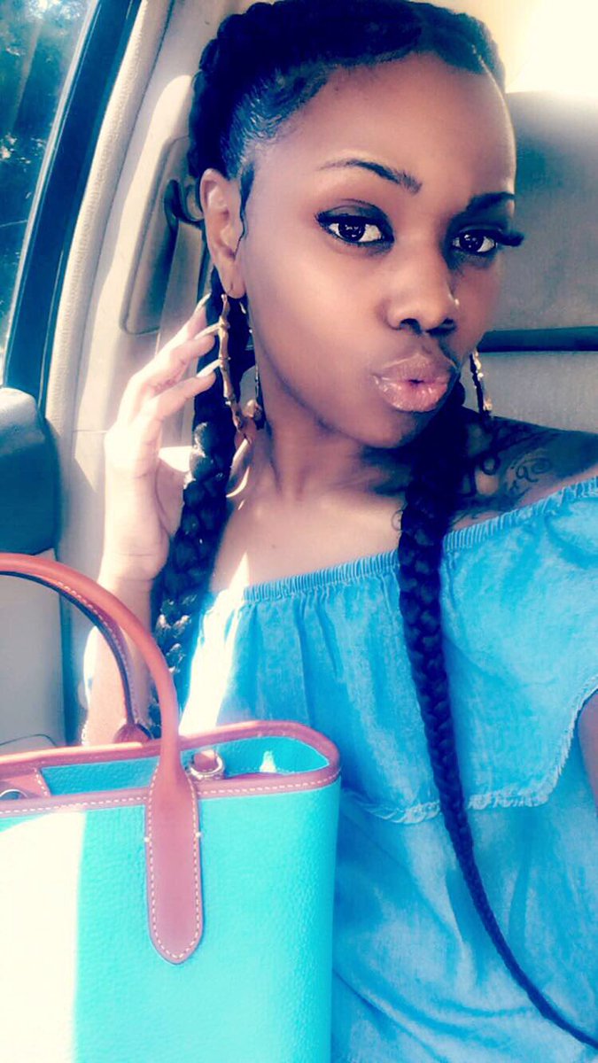 FlowerBOMB___'s tweet photo. Birthday Girl #HeyDoll 💋 https://t.co/GfpUw8xcAe