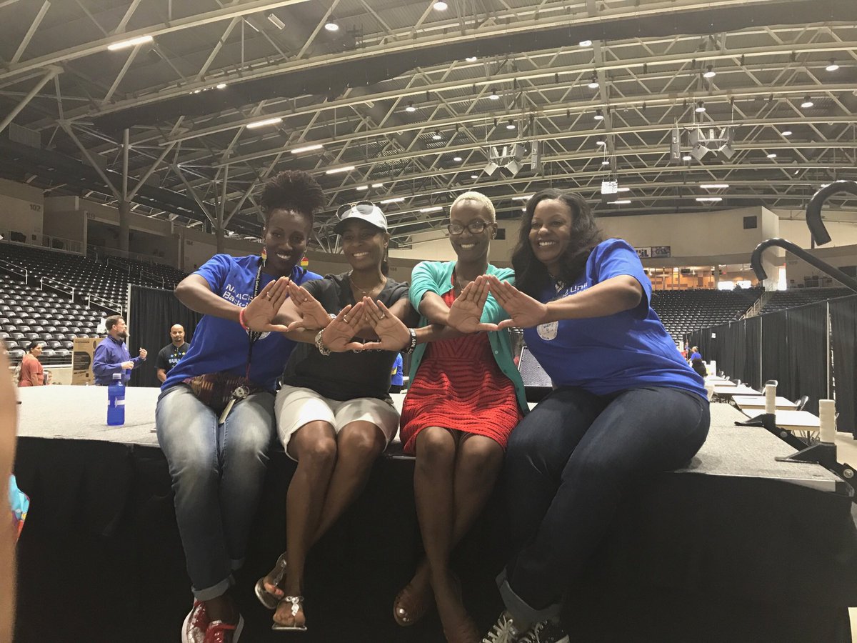 Mocha_Minds's tweet image. Deltas are always ready to serve! Representing at the NAACP Bavk to School Rally! #dst #theSisforservice #lifetimecommitment