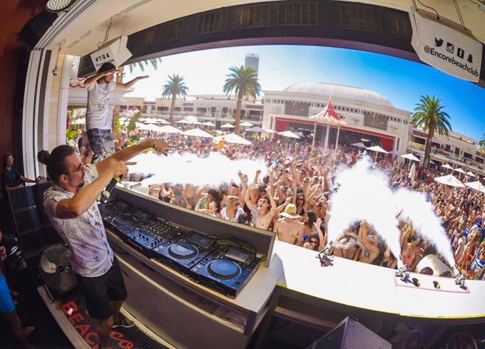 dimitrivegas's tweet photo. #Vegas Baby 🌪🌪@EncoreBeachClub @WynnLasVegas @likemike https://t.co/GCcu5mJXA0