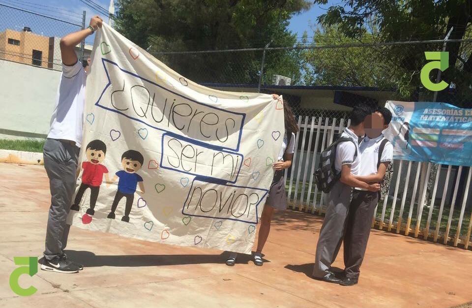 SanPeluca's tweet photo. Antes nos agarrabamos a trompadas a la salida del colegio, y sí, estaba mal. Pero esto si es peor. Mundo enfermo. https://t.co/5vFOCg7vPN
