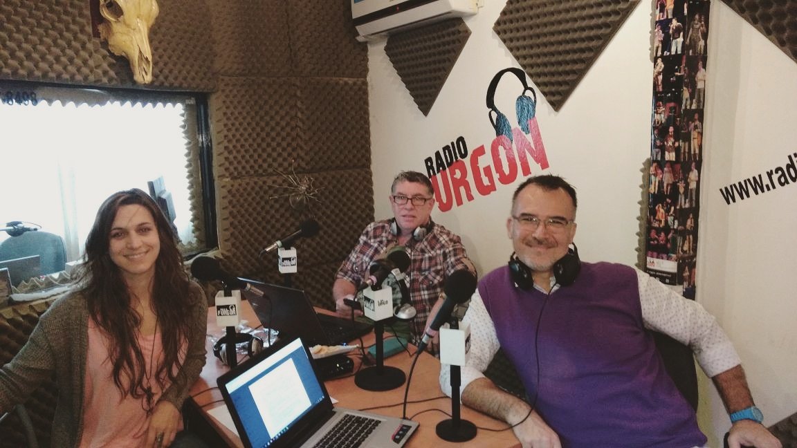 SABADO EN VIVO

"Lo Extraño me Provoca una Cosquilla" de 16 a 18hs.

RADIOFURGON.COM.AR
APP: RADIO FURGON