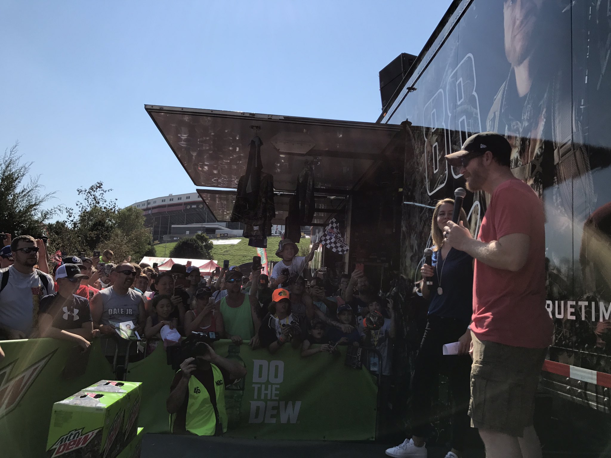 DHnjshmV0AAUcMr.jpg:large