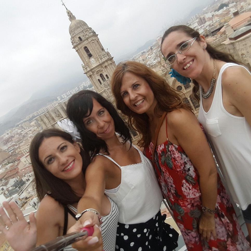 susanagc1980's tweet photo. Ultimo dia de Feria con ellas!... 
#feriamlg #equipobase https://t.co/RogHEx51Ky