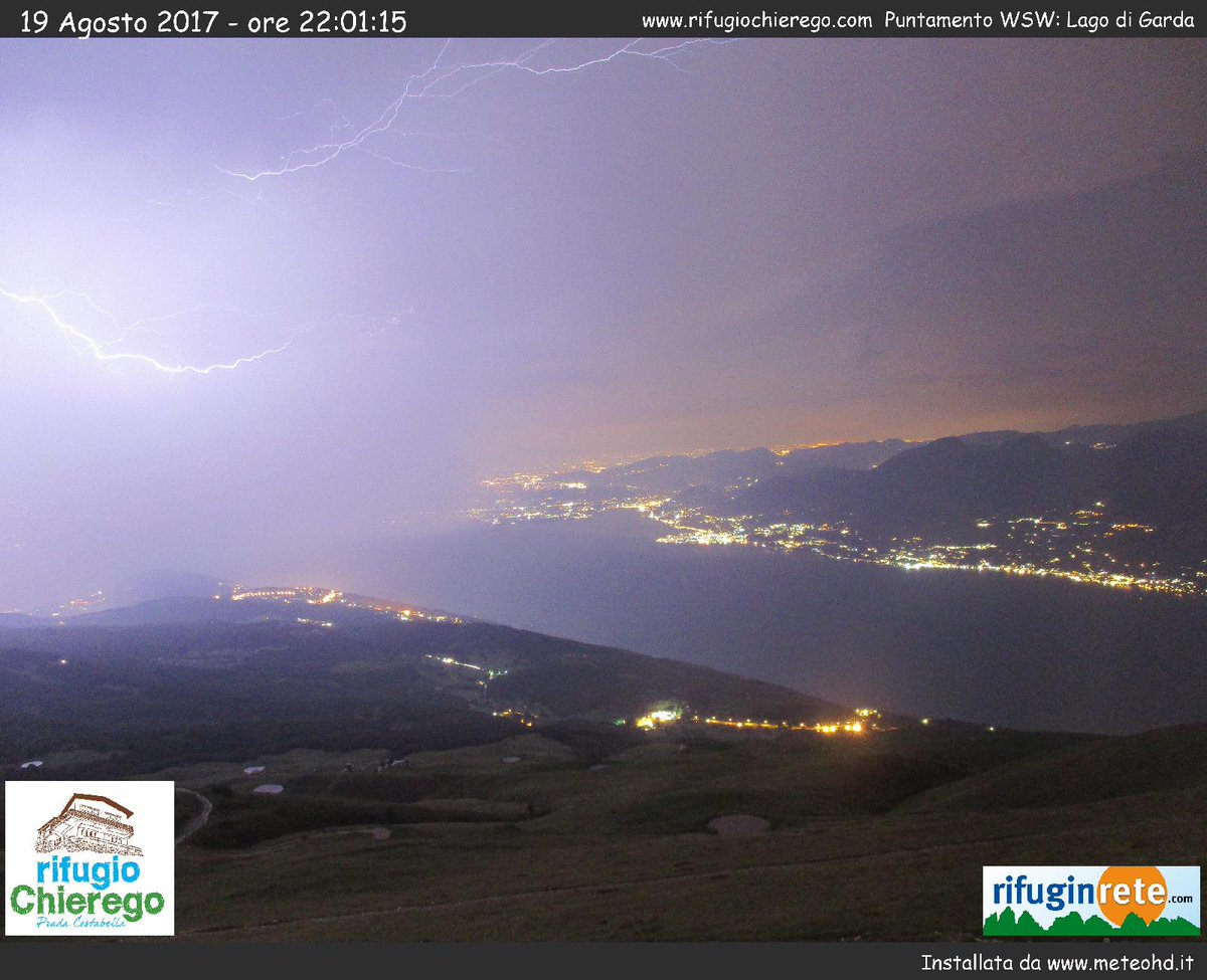 Notte di fulmini sulle webcam <a href="/Rifuginrete/">Rifuginrete</a>