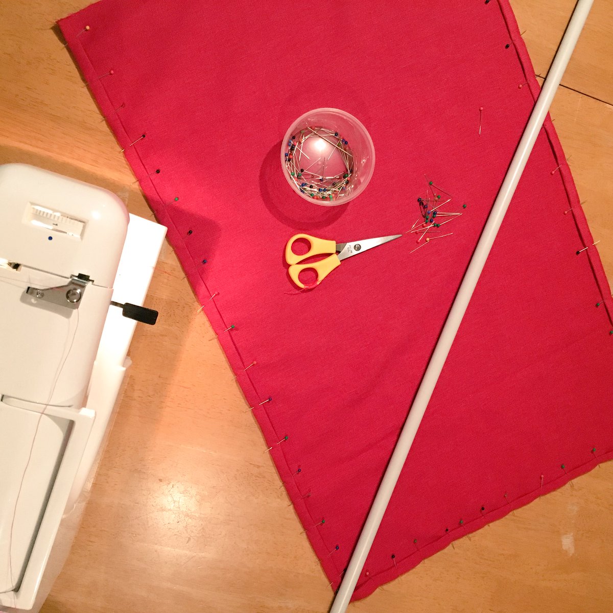 RedEagles1989's tweet photo. Flaggtillverkning pågår! ✂️💡 https://t.co/HDdSnu7WlV
