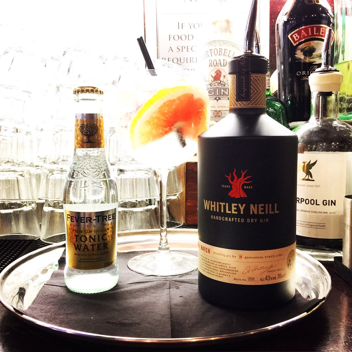 RailwayThe's tweet photo. Whitley Neill gin served with pink grapefruit &amp; of course topped with Fevertree tonic
#whitleyneill #ginweekends #weheartgin https://t.co/gXqFsf5F4W