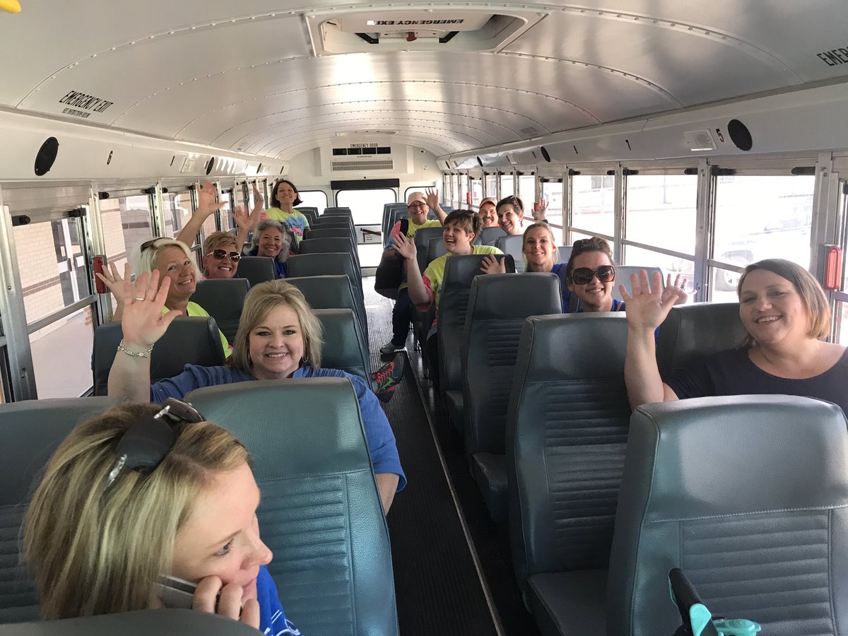 BoenkerMelissa's tweet photo. My heart is full...they were so surprised and excited to see that we came all the way to see them in a school bus! #highpointelem https://t.co/dWstz9HEHK