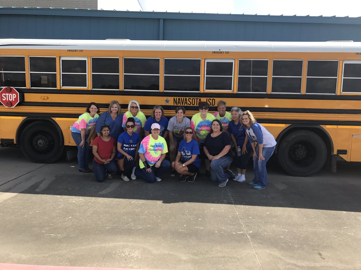 BoenkerMelissa's tweet photo. My heart is full...they were so surprised and excited to see that we came all the way to see them in a school bus! #highpointelem https://t.co/dWstz9HEHK