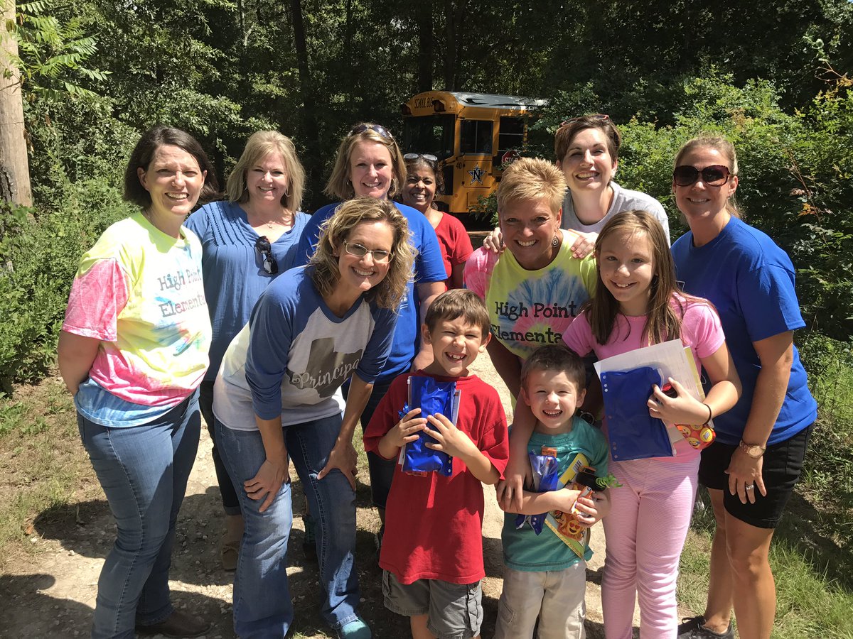 BoenkerMelissa's tweet photo. My heart is full...they were so surprised and excited to see that we came all the way to see them in a school bus! #highpointelem https://t.co/dWstz9HEHK