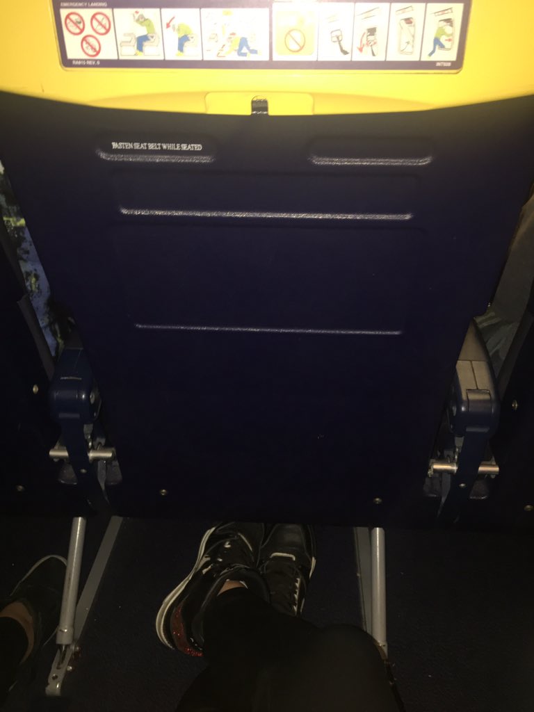 TheWanNonly's tweet photo. #Winning on Ryanair #legroom #Ididntpayforthis 😂 https://t.co/hDTFtocYsF