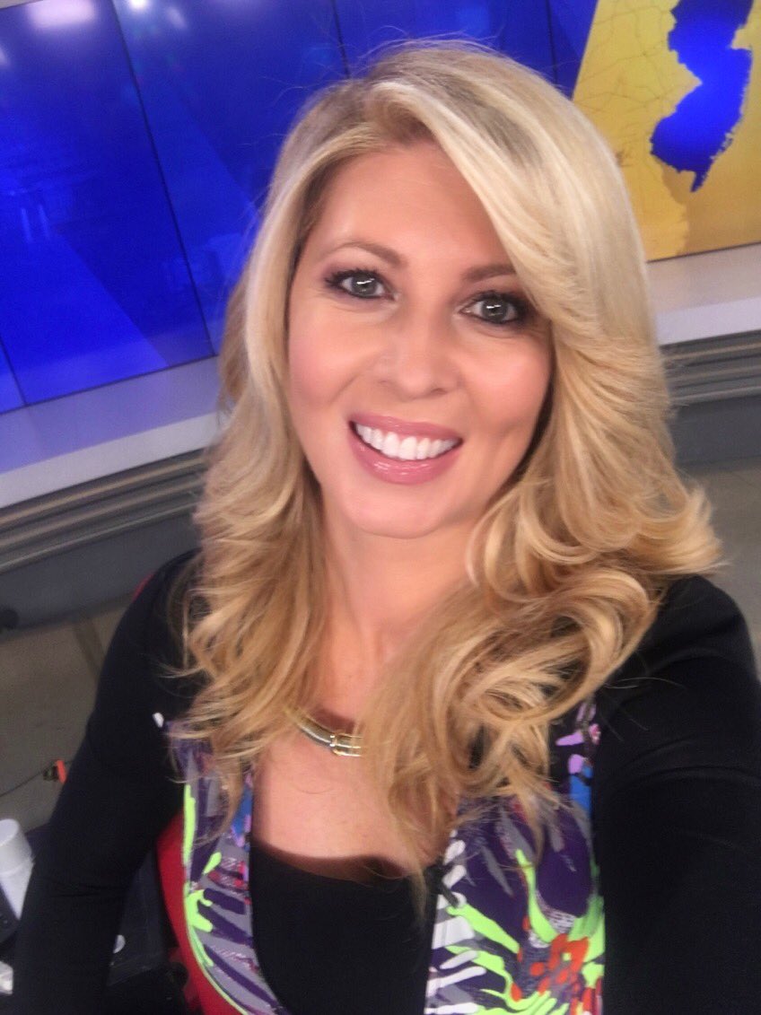 Roxanne Evans on X: From the hot seat to a hot date...time to go. Thanks  for watching!! Happy Sunday @News12NJ @News12CT t.coGtwcWH3Qau  X