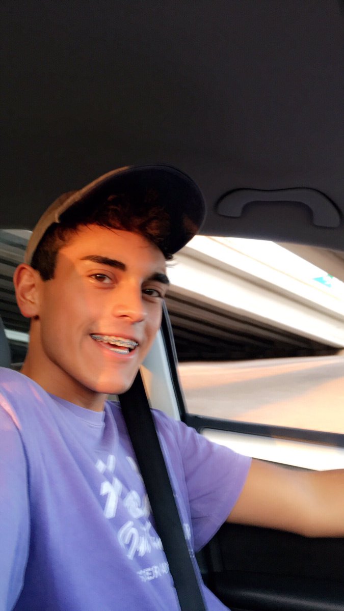 jxxsh's tweet image. #hispanicboysbreaktheinternet