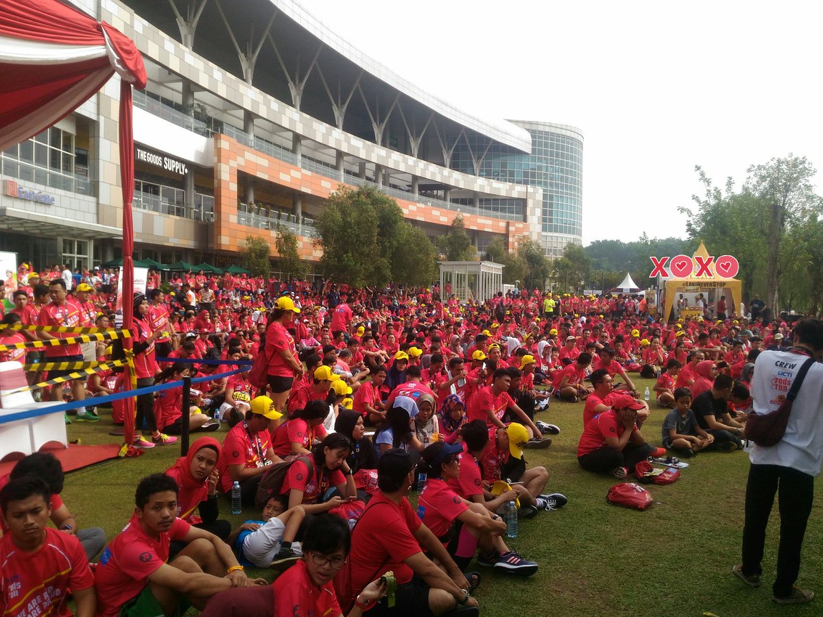 smartfrenworld's tweet photo. Ramai dan serunya event #RCTIRedsRun @OfficialRCTI pagi ini. #BaruTahukan https://t.co/b87tf43vph